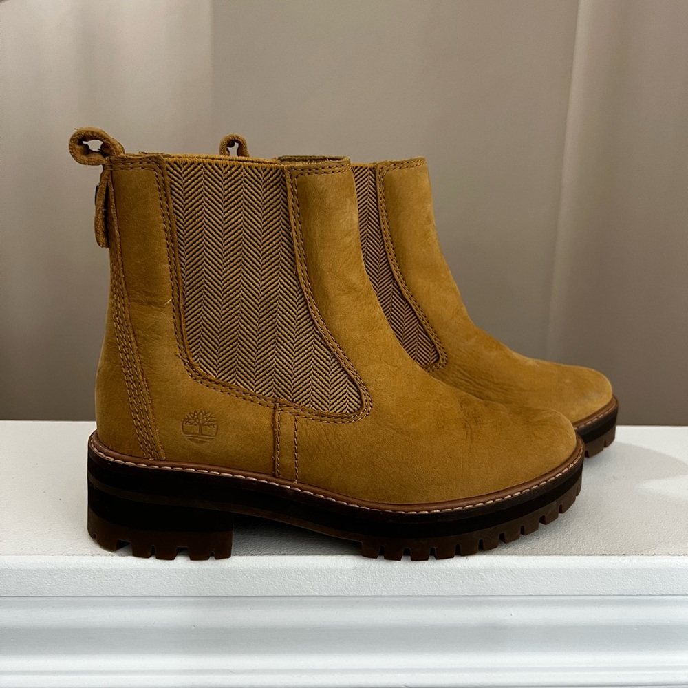NWOB Timberland Women's Chelsea Boot - Picture 2 of 7